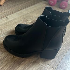Ankle boots size 7.5 never worn